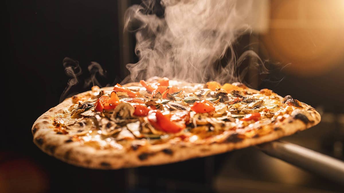 Make-your-own pizza chain keeps shrinking after bankruptcy scare