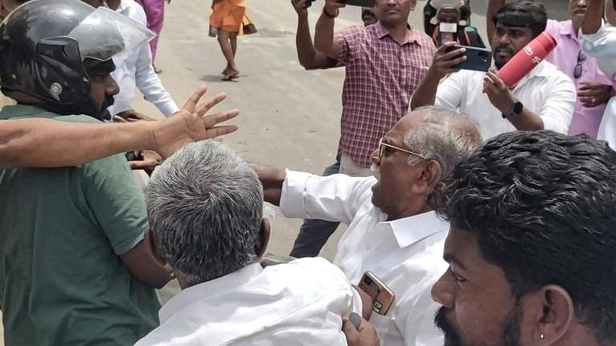 DMK cadre stage protest, youth assaulted in Tirunelveli