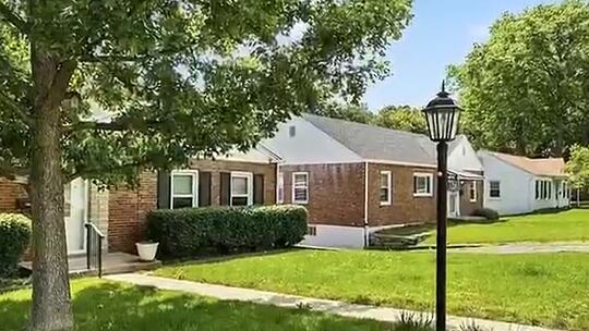 Decades-old oak tree cut down in contractor scam just days after couple buys new home