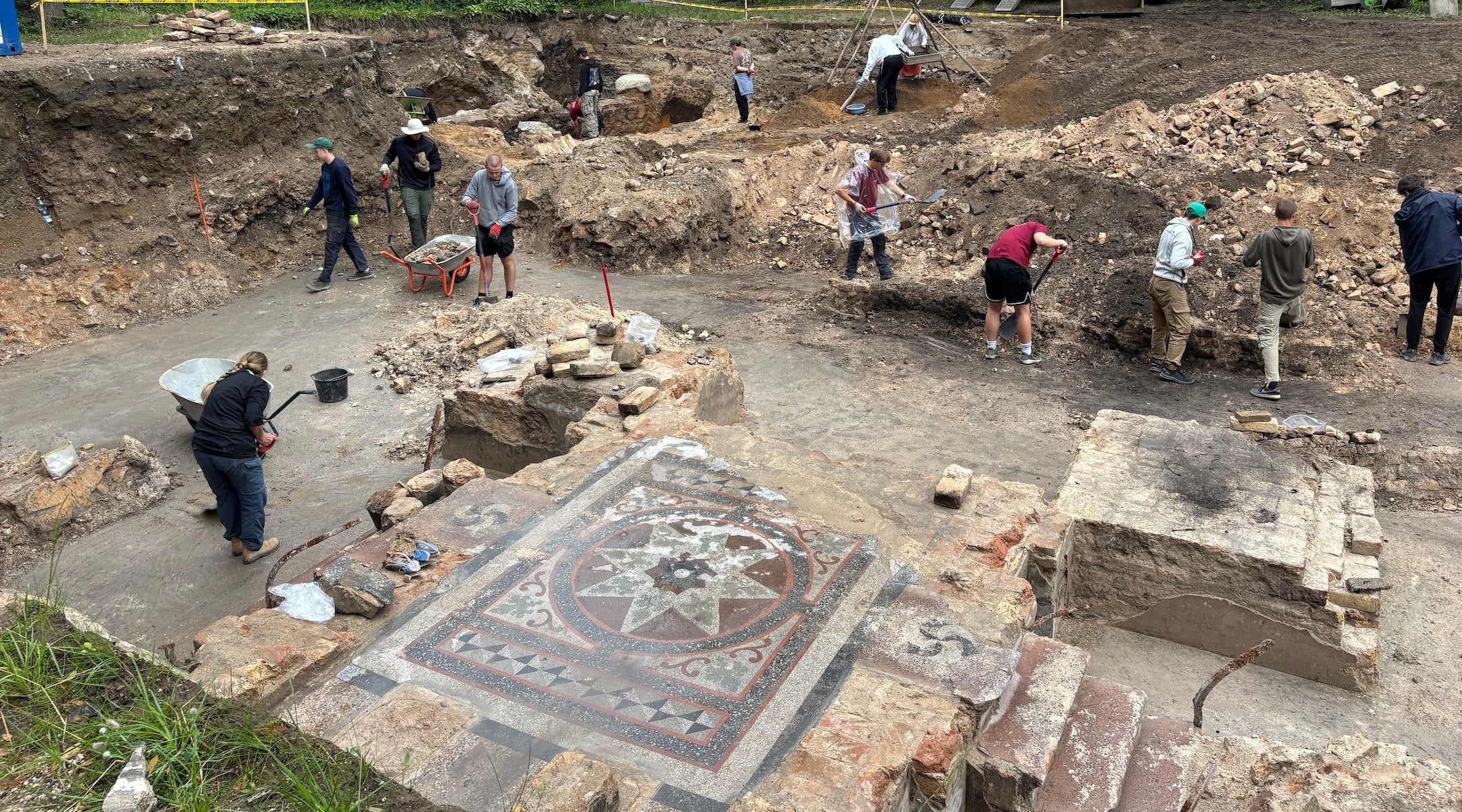 Archaeologists uncover treasures of Vilnius’ Great Synagogue as Jews dispute its future