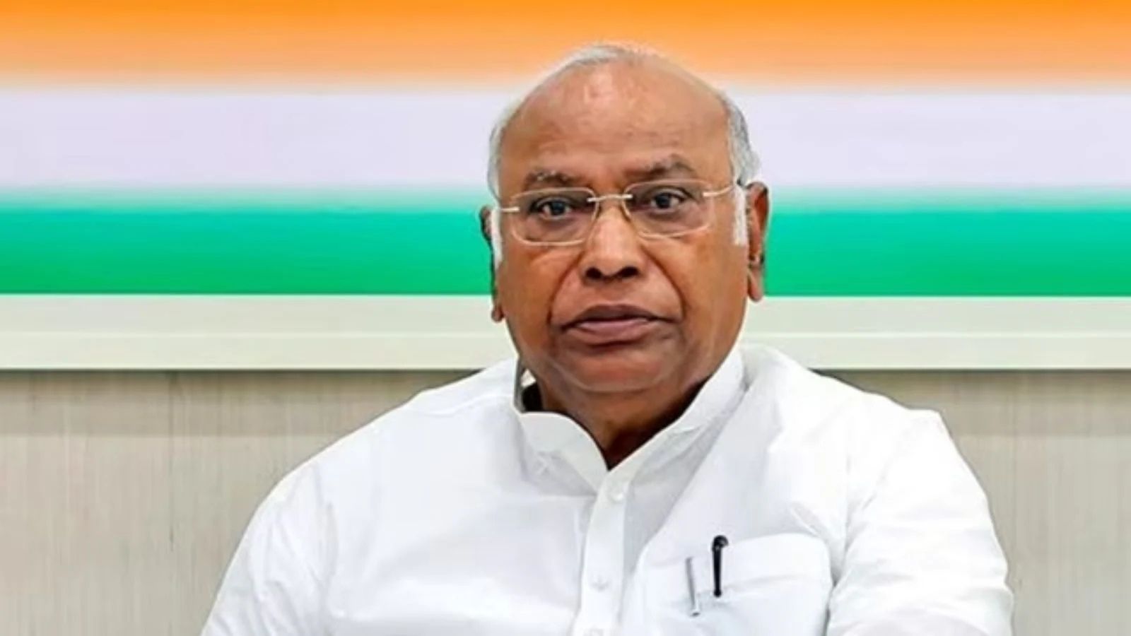 Delhi Confidential: Pat on the Back