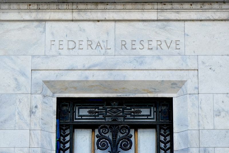 Fed lending officer survey finds stable standard for many types of commercial, industrial loans