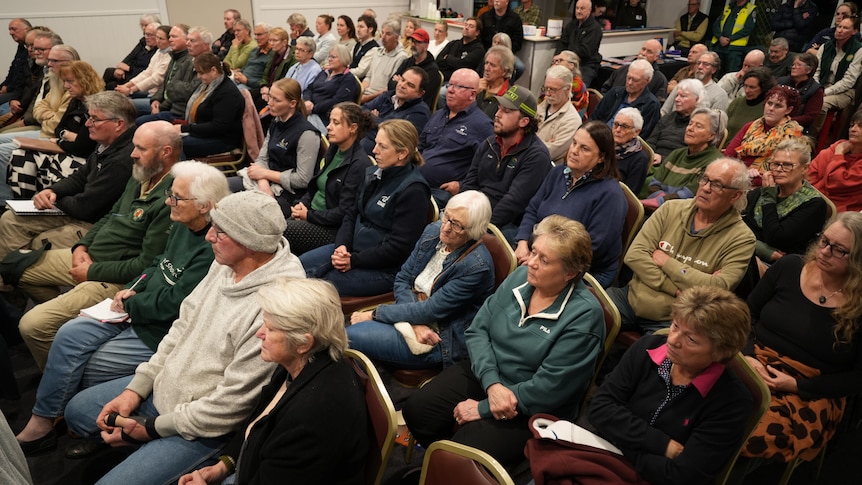 Mass bird flu deaths drive attendance at community forum