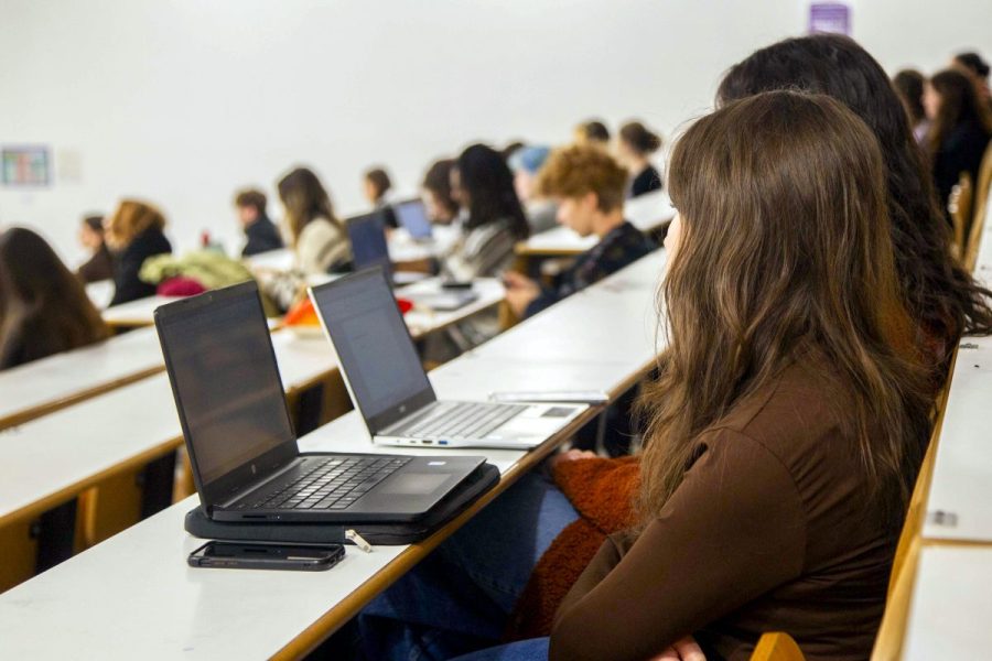 18-year-old professor in Florida earns Guinness World Record
