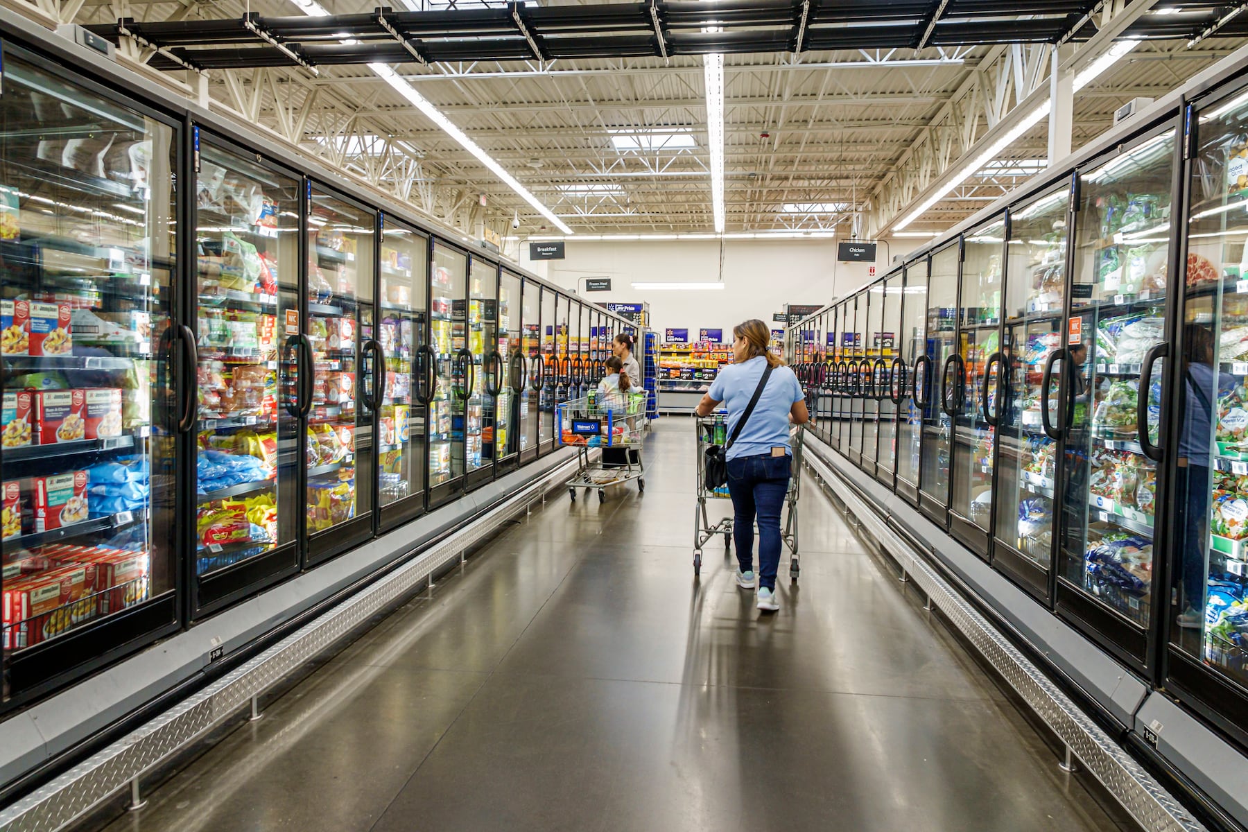 The best and worst days to shop for groceries at Walmart