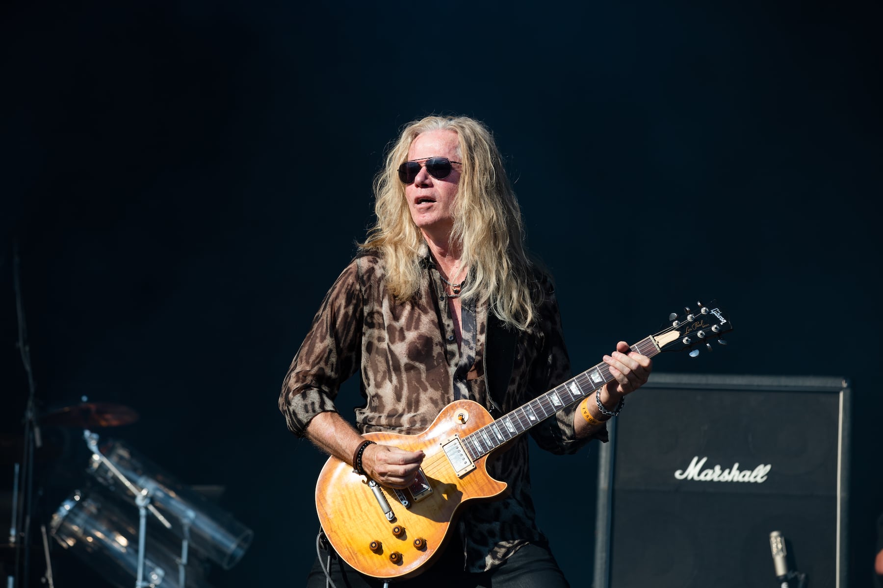 Legendary rock guitarist calls off tour over bacterial infection