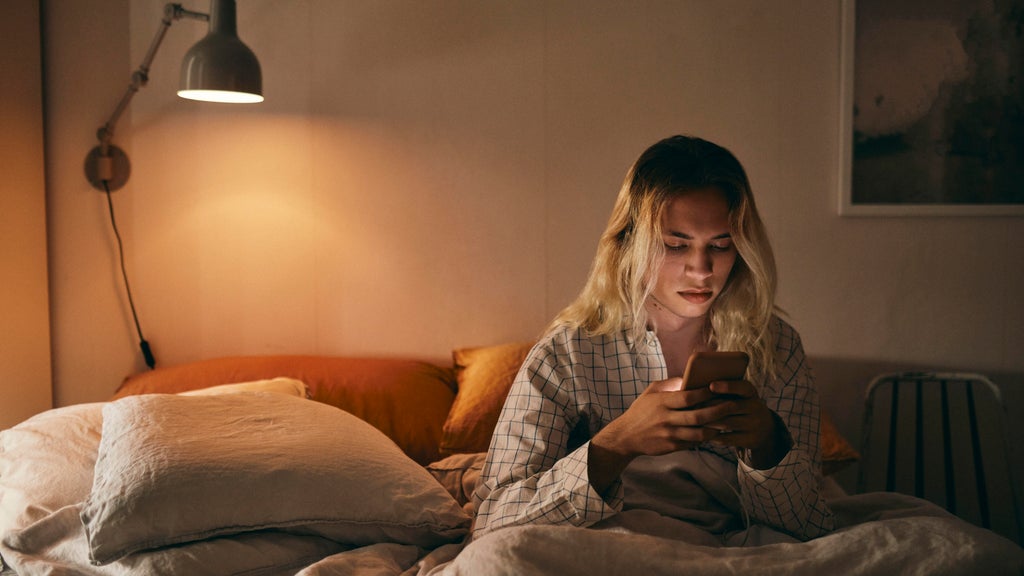Some Gen Zers swap their smartphones for "dumb" phones to curb social media habits