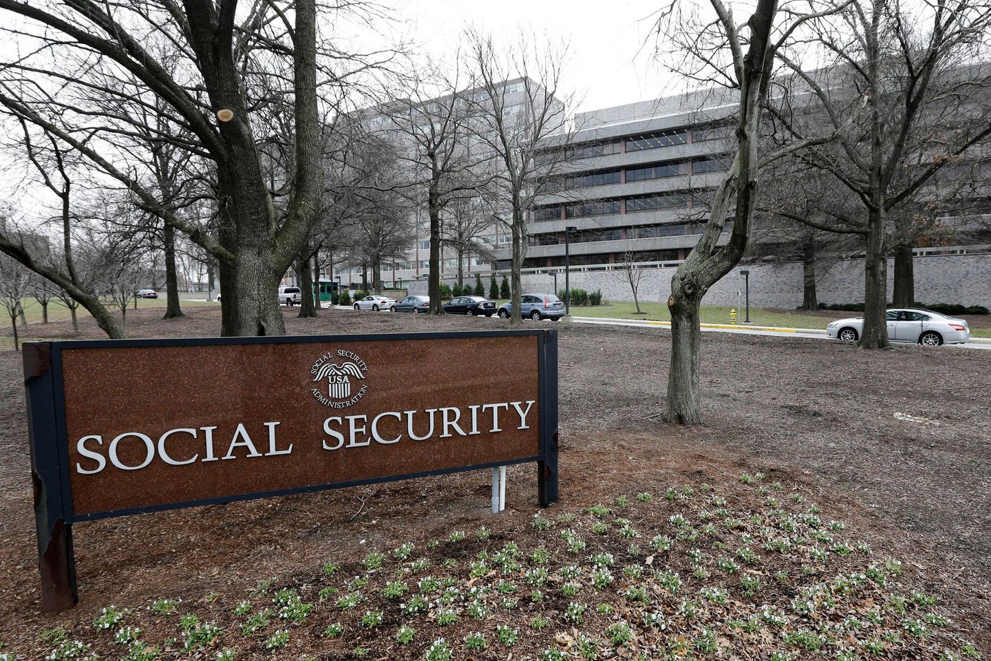 Social Security insolvency, automatic benefit cuts draw near as lawmakers butt heads