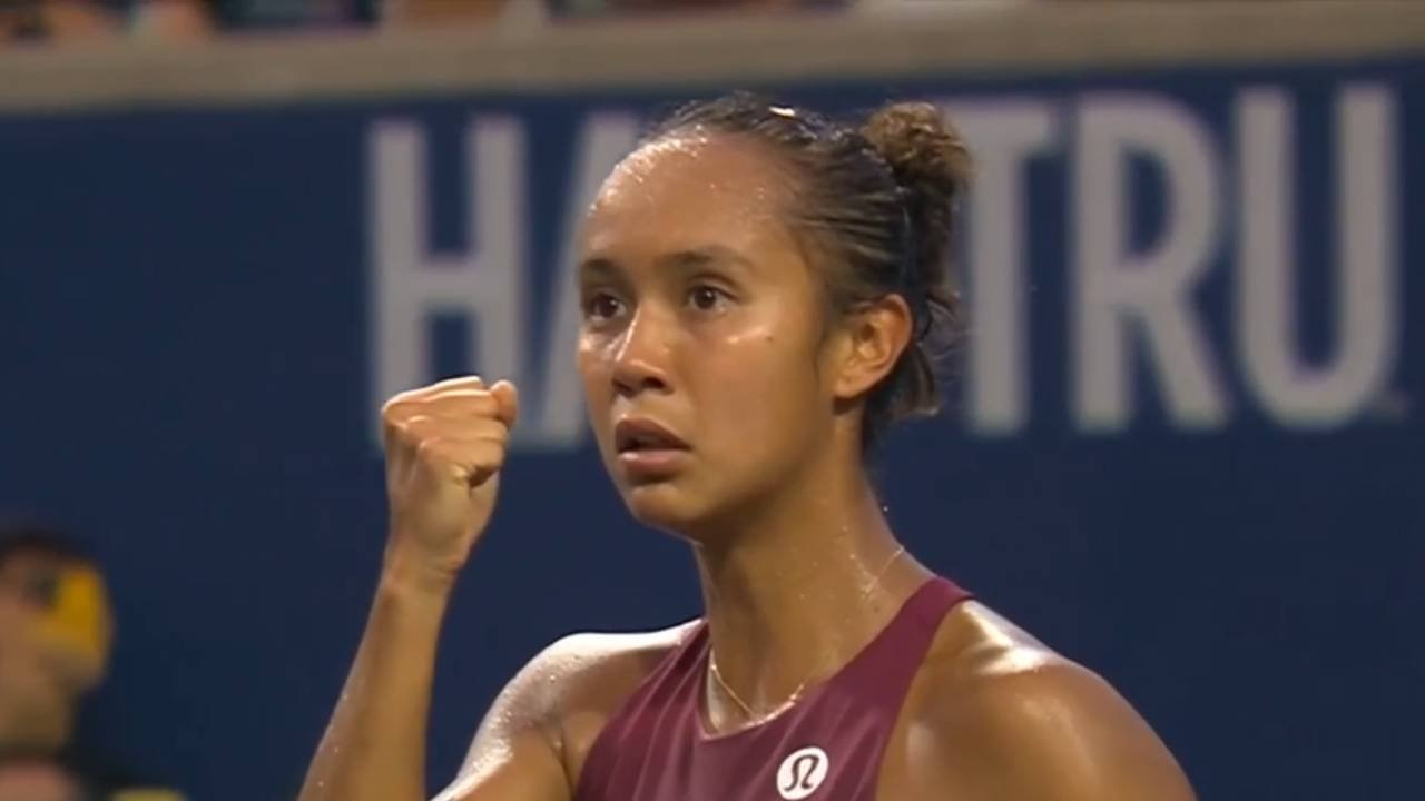 Fernandez’s strong forehand sends her to third round with straight-set win