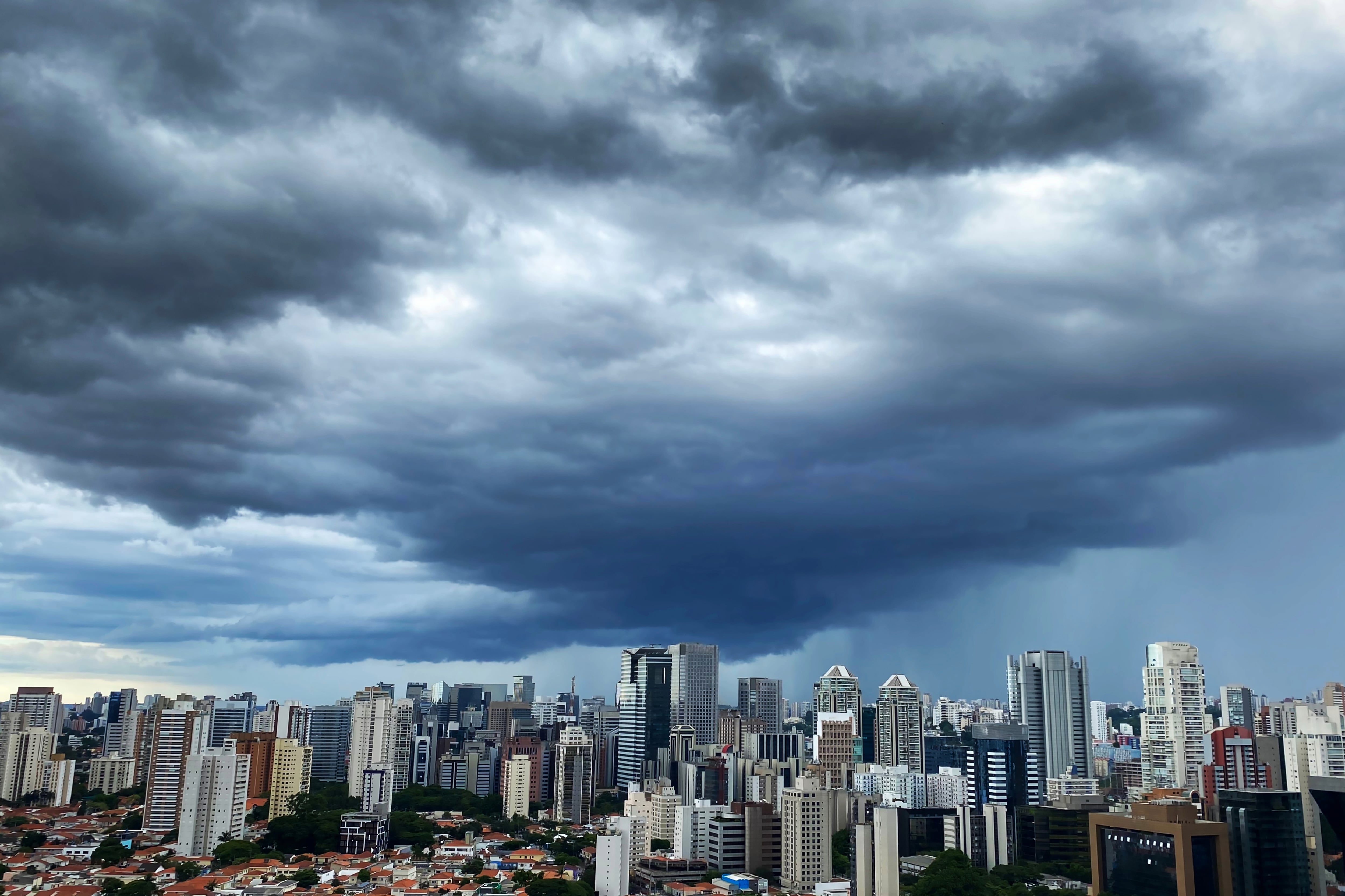 Harvesting rainwater from rooftops could help cities stay cool