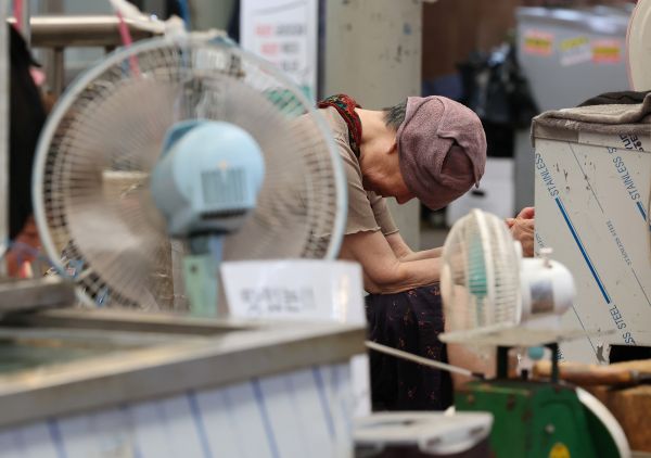 Heat Wave Death Toll Rises to 21, with Illness Tally above 2,400