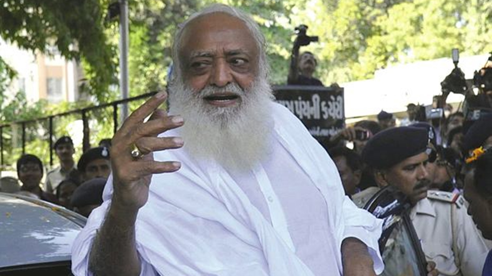 Supreme Court allows Asaram Bapu to engage full-time caregiver in jail
