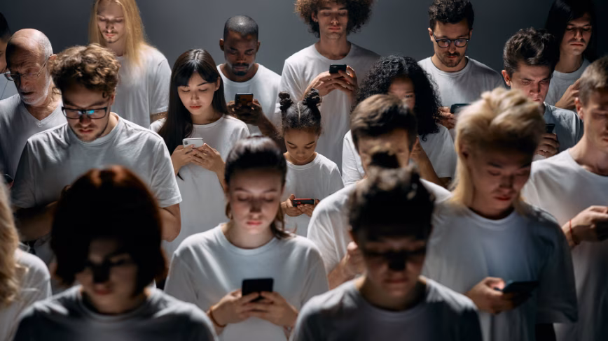 Kids who join social media early get worse grades, a big study finds