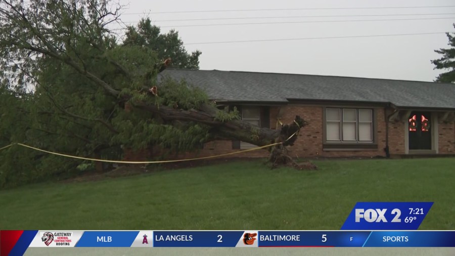 Tree falls onto house in Creve Coeur, no injuries reported