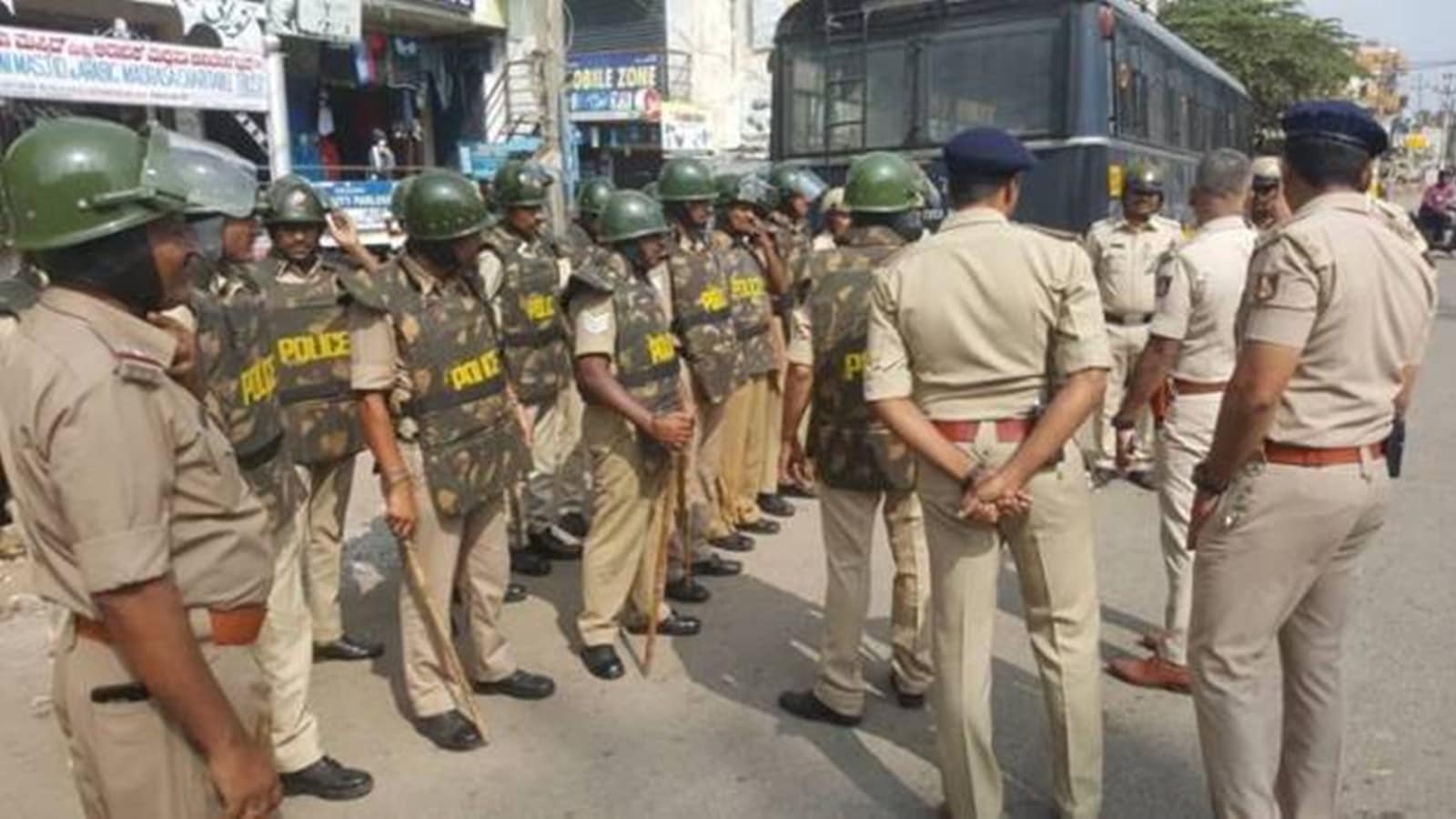 Bank gold appraiser, aides cheat businessman of Rs 1.5 cr over auctioned gold