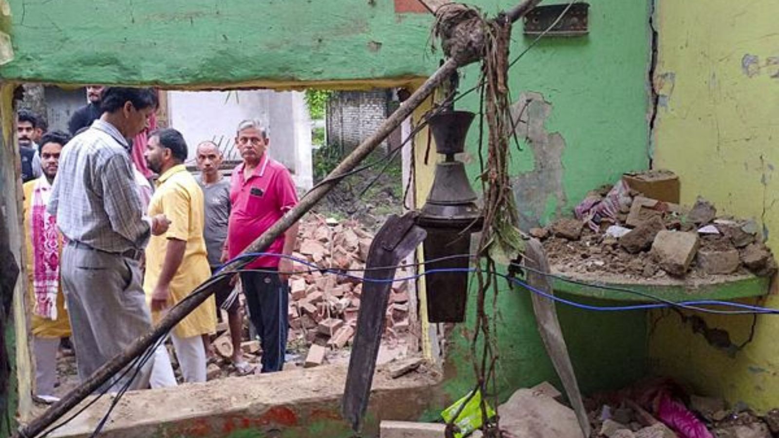 Six of a family die as house collapses due to heavy rains in Pratapgarh