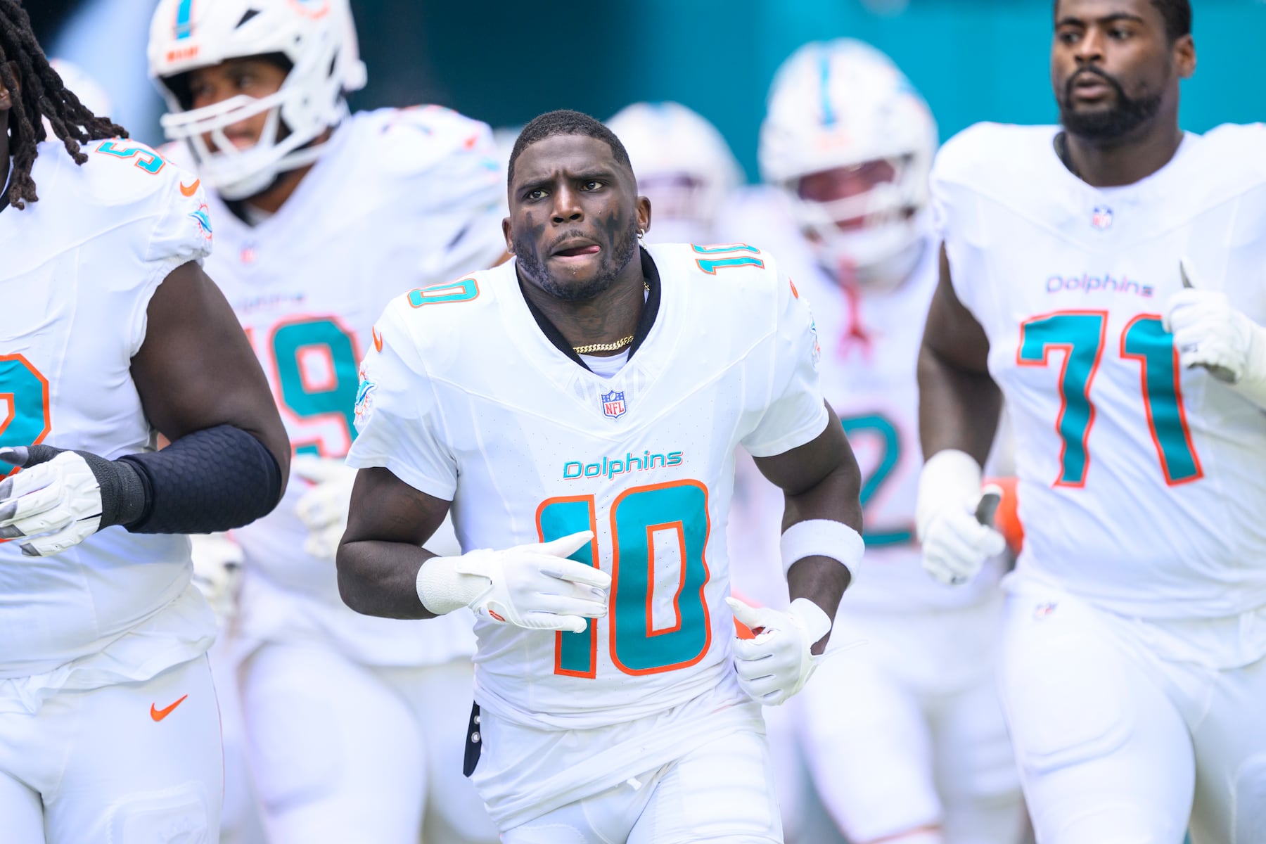 Top NFL free agents remain unsigned as training camps heat up