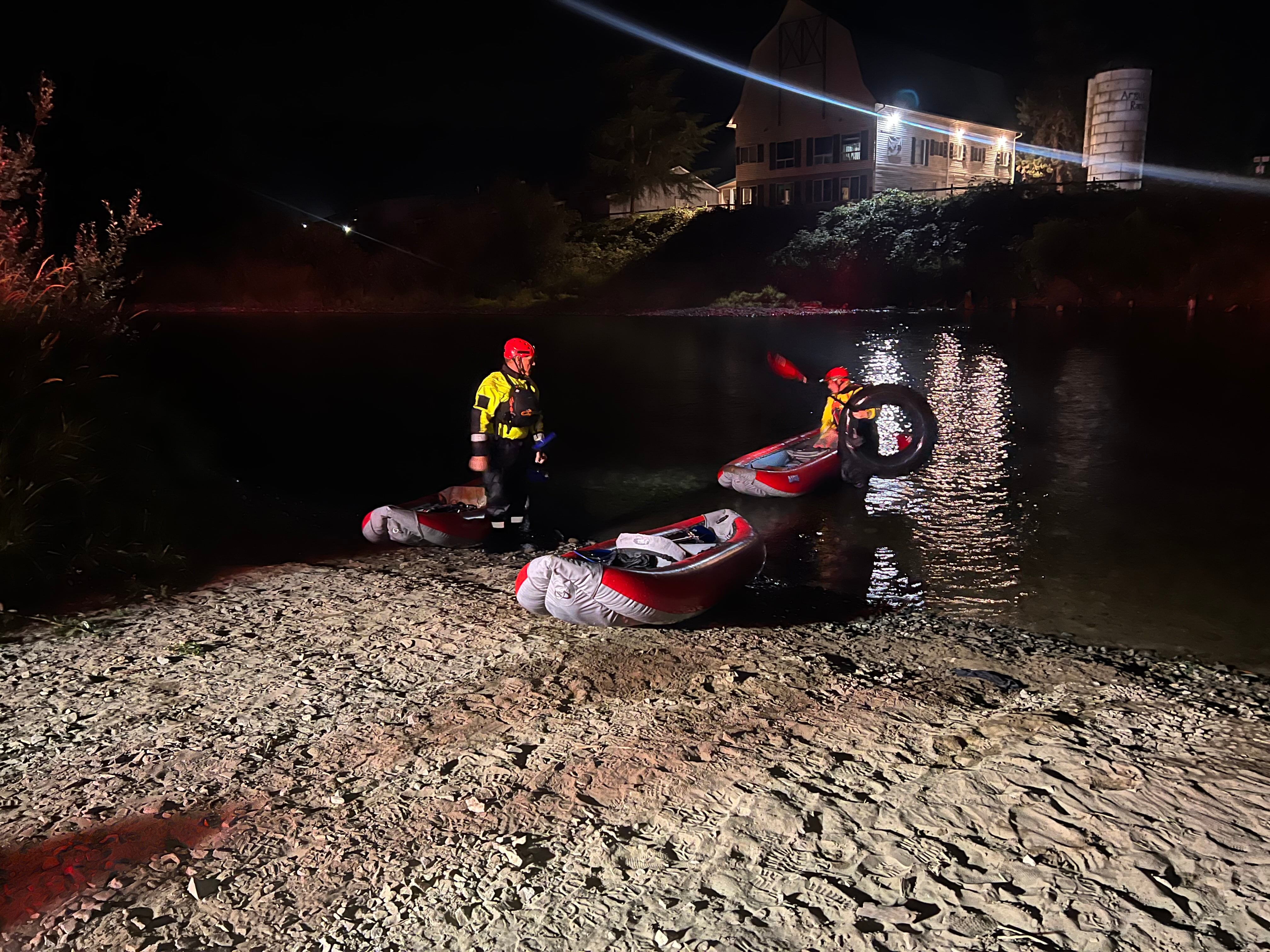 South King firefighters rescue man from Green River