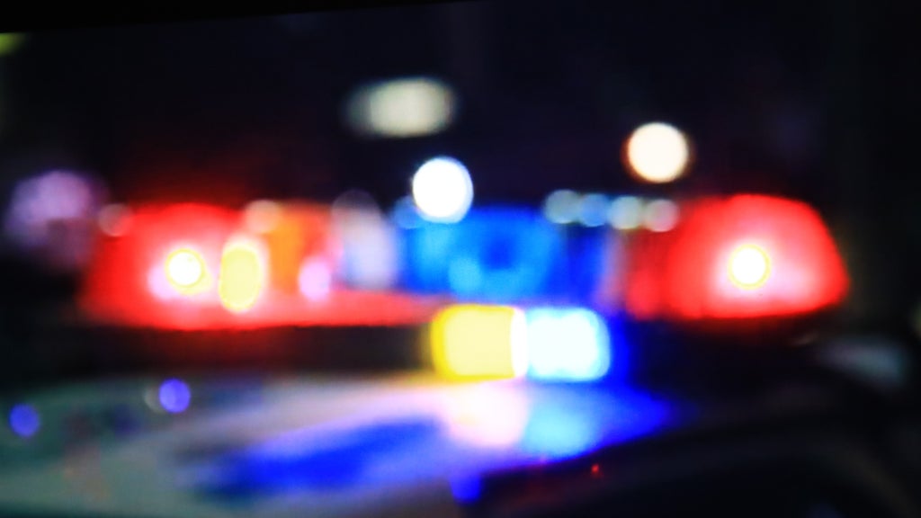 Car hits nail salon in Glenview, Illinois; no one injured