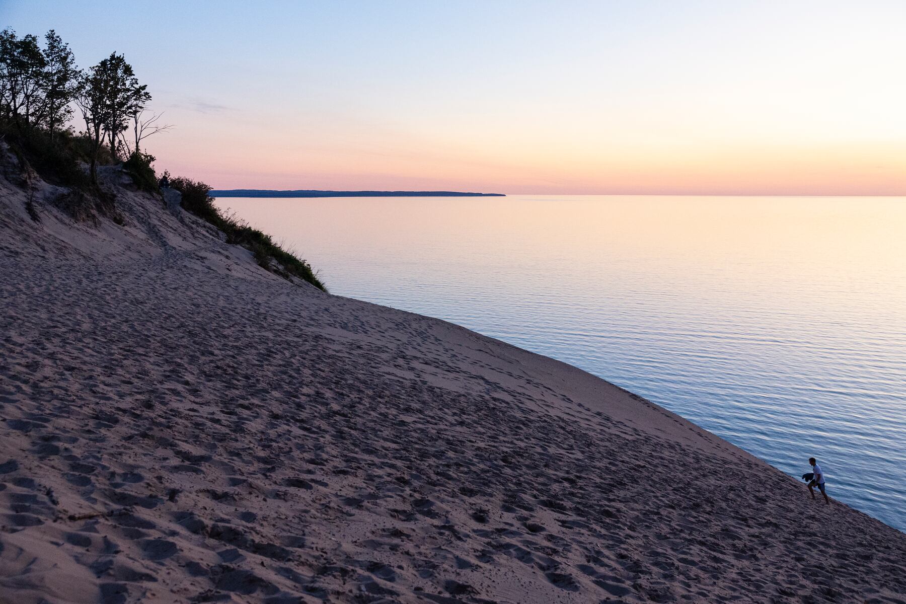Josh and Jase tackle bugs, rain and 450-foot dune incline for a view ‘better than the Grand Canyon’