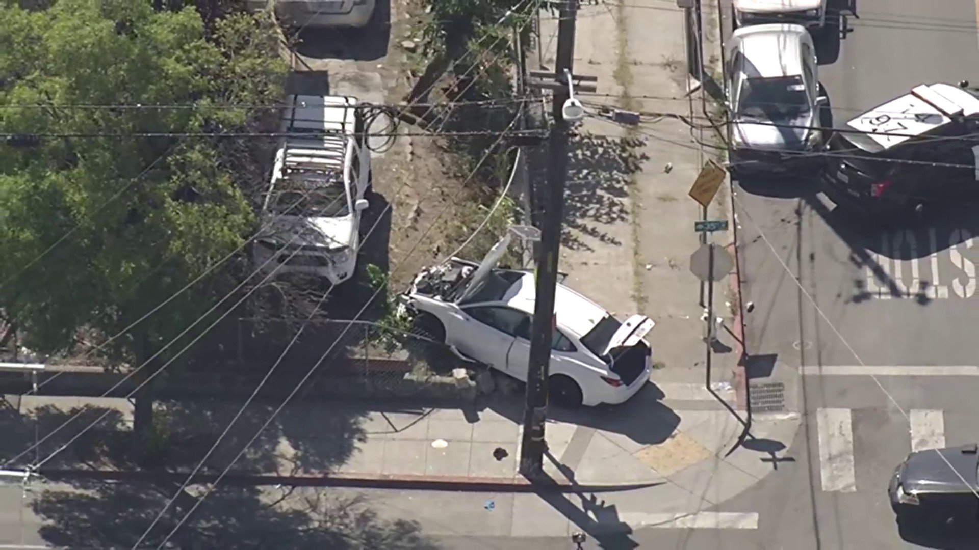 Police investigating crash in Oakland