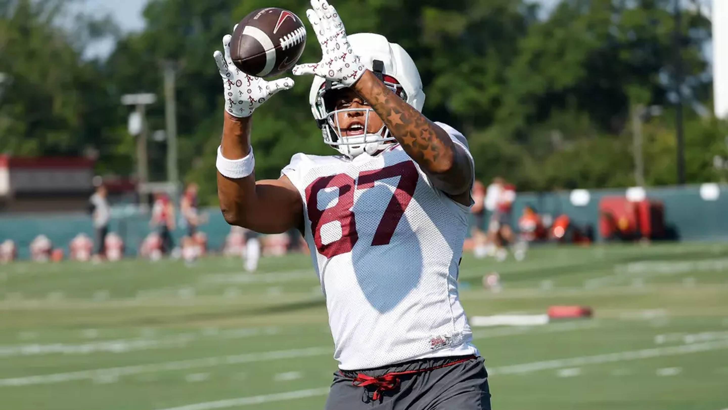 The Alabama Tight End That's 'One of the Best Stories of Camp'