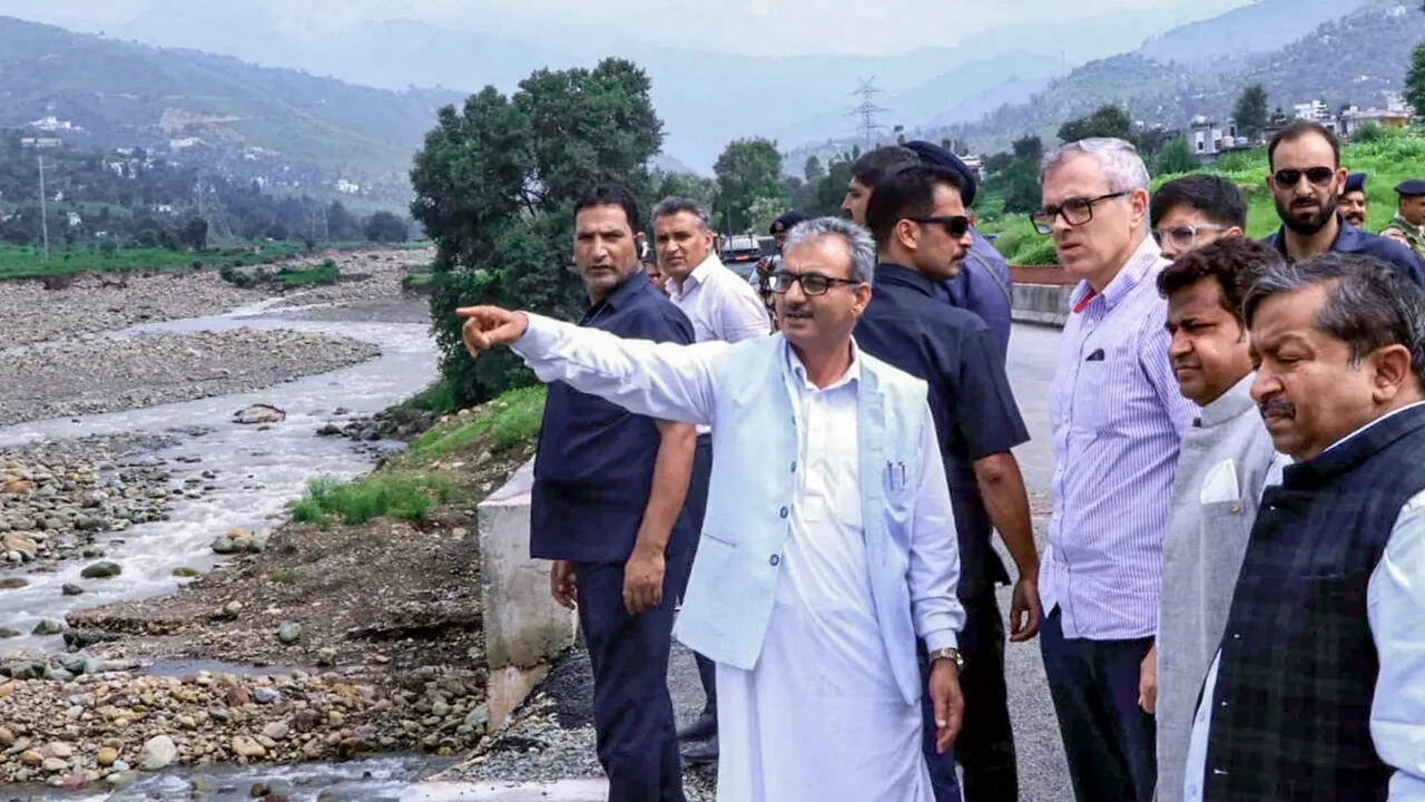 J&K CM visits flood-hit Rajouri, reviews relief measures