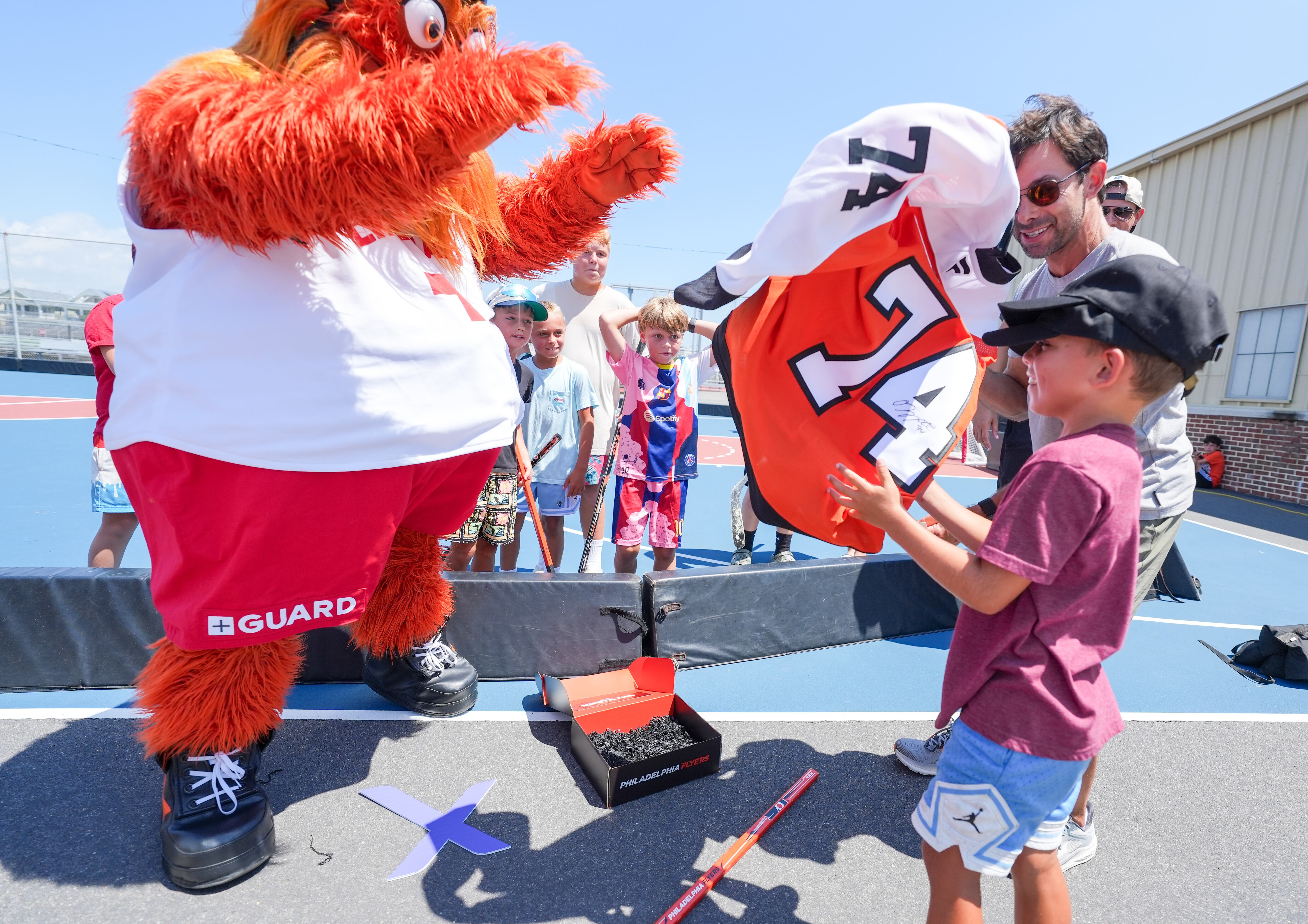 Fans gather for Flyers’ Community Caravan in Ocean City with renewed optimism about the team’s future