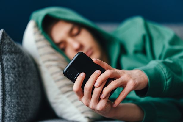 Most teenagers to switch off optional overnight curfews on social media, study shows