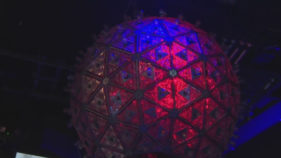 New Times Square attraction opens with 360-degree views