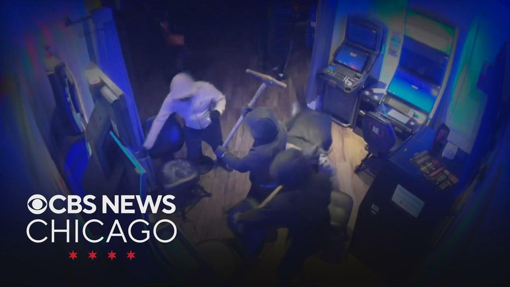 Thieves smash into Lockport pizza shop