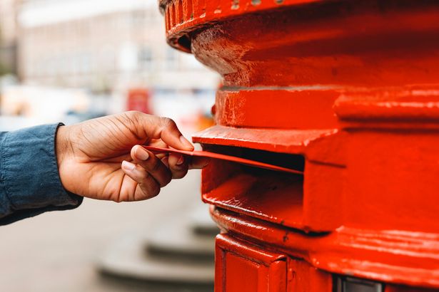 Royal Mail message to anyone posting cards in coloured envelopes