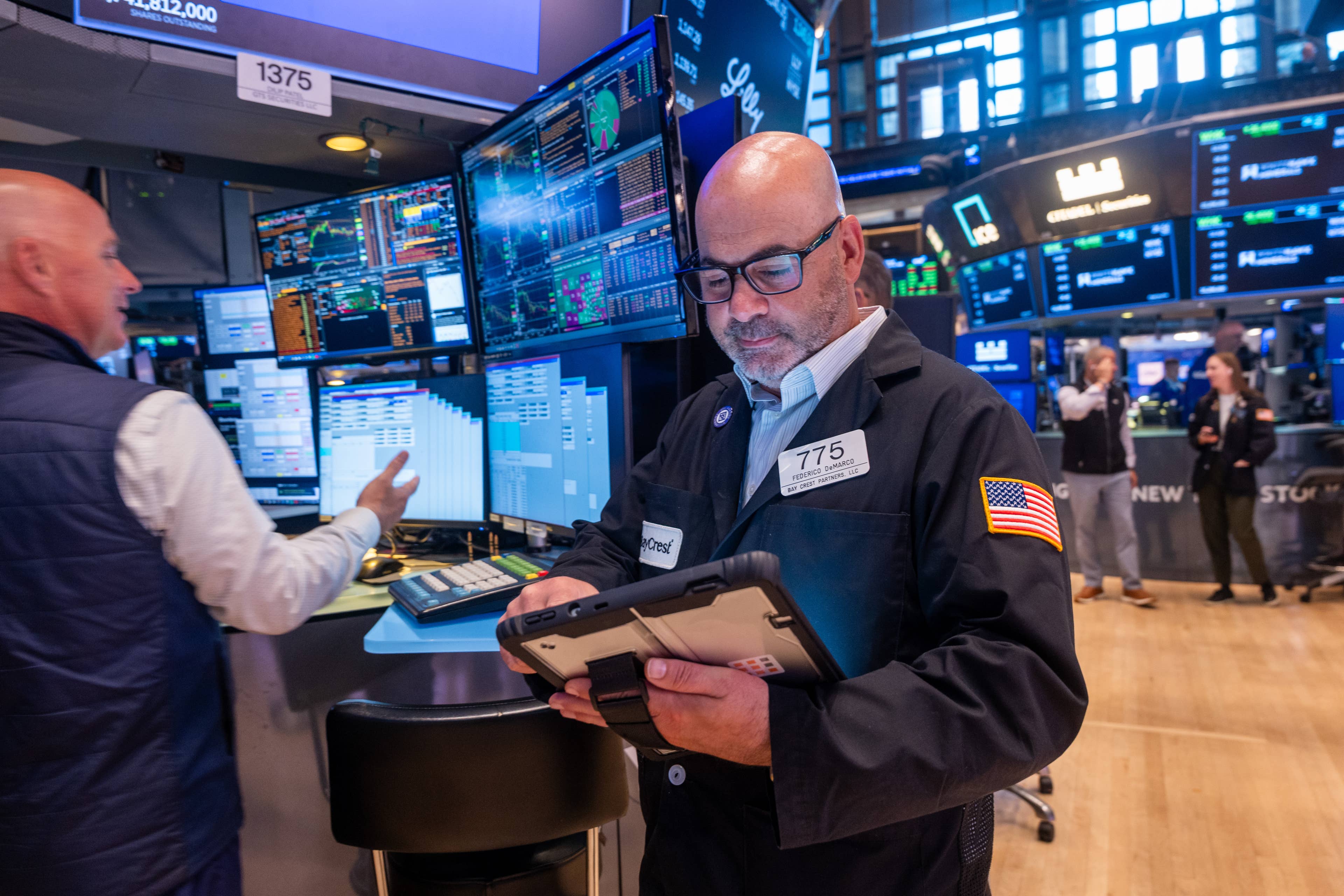 Want income without leaving the market? Here’s the strategy