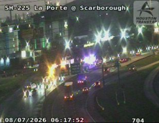 Jack-knifed truck causing backups on Highway 225 in Pasadena