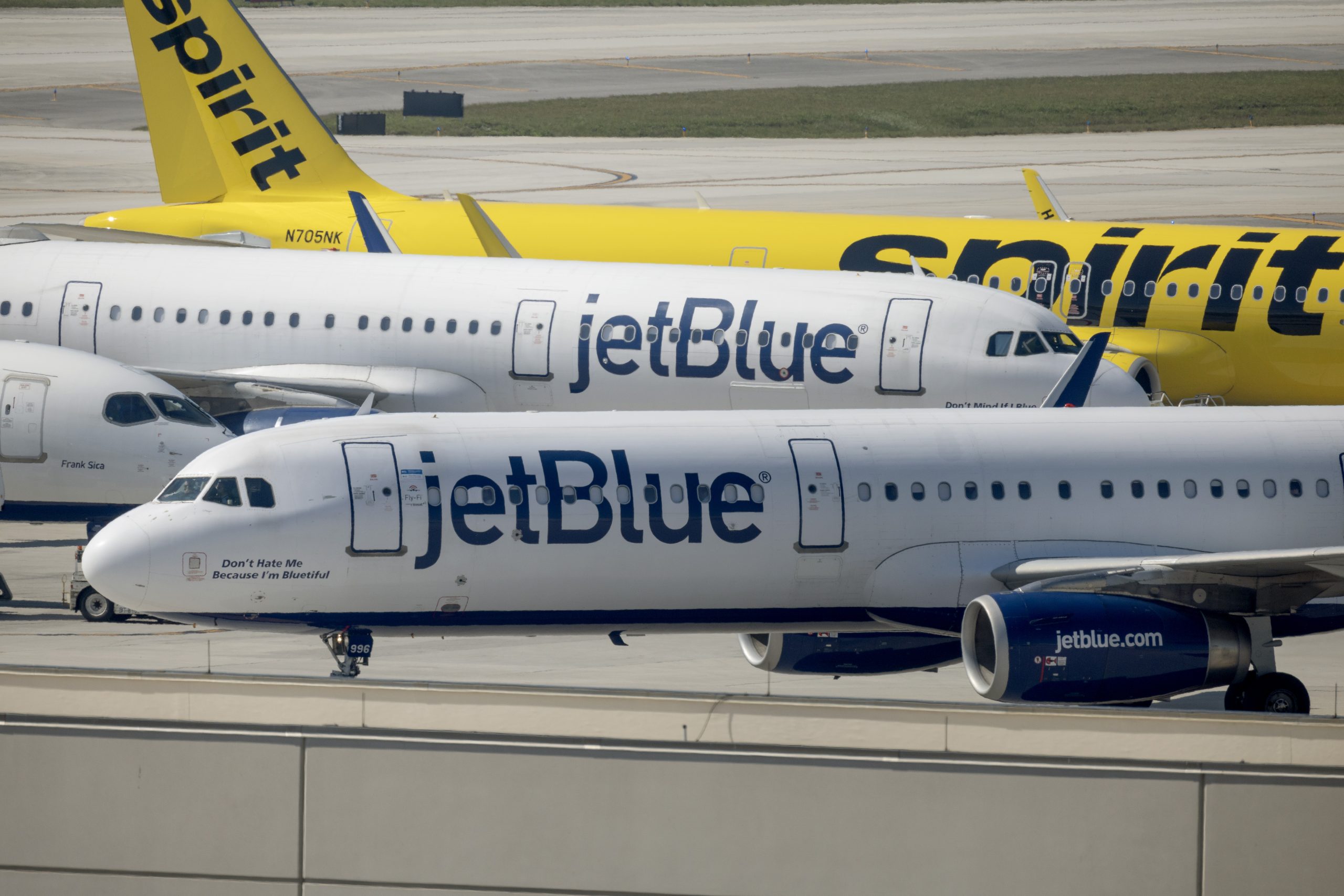Florida man caught sleeping in JetBlue plane lavatory during maintenance inspection: Deputies