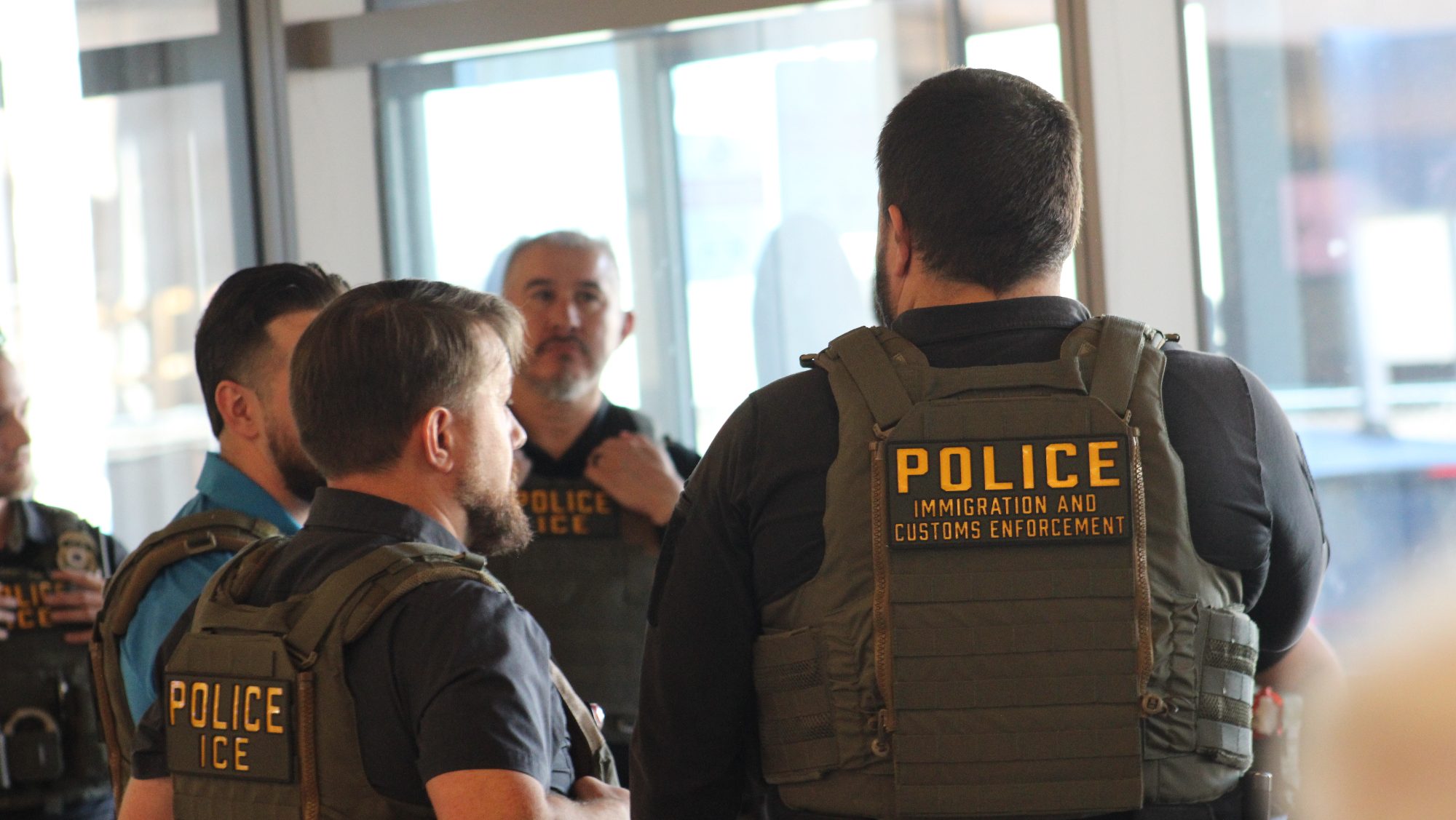 United Airlines tricked passenger into ICE arrest, lawsuit claims