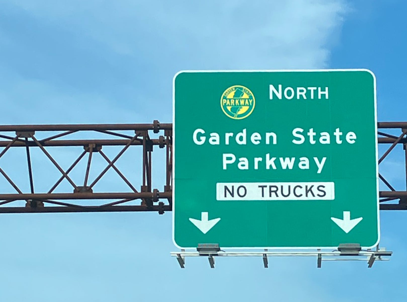 Large portion of Garden State Parkway closed after serious crash, officials say