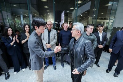 Naver expands AI business with factory project, eyes 2027 revenue