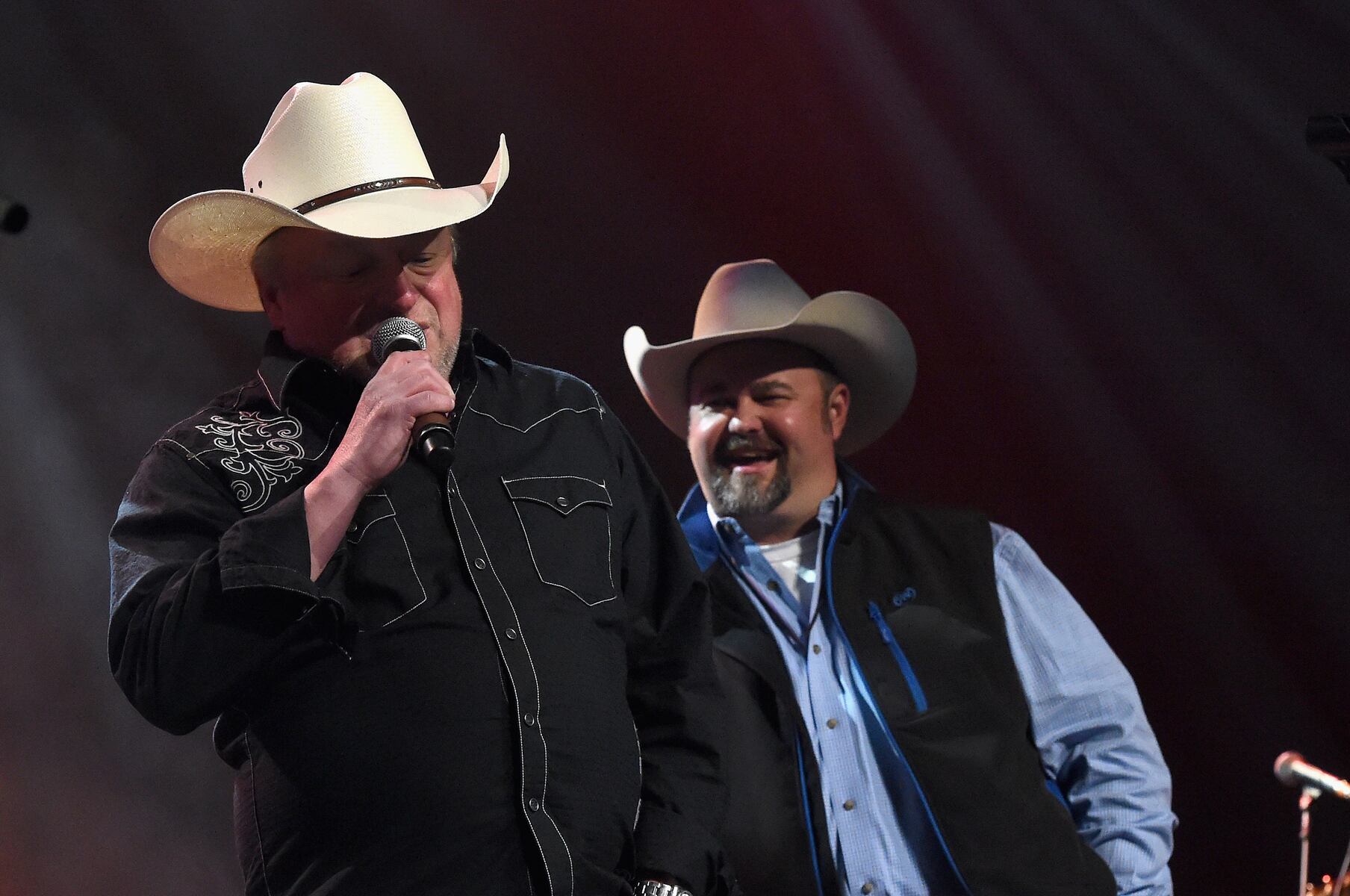 Country music star says if wife had not called 9-1-1 he would have died within 2 days