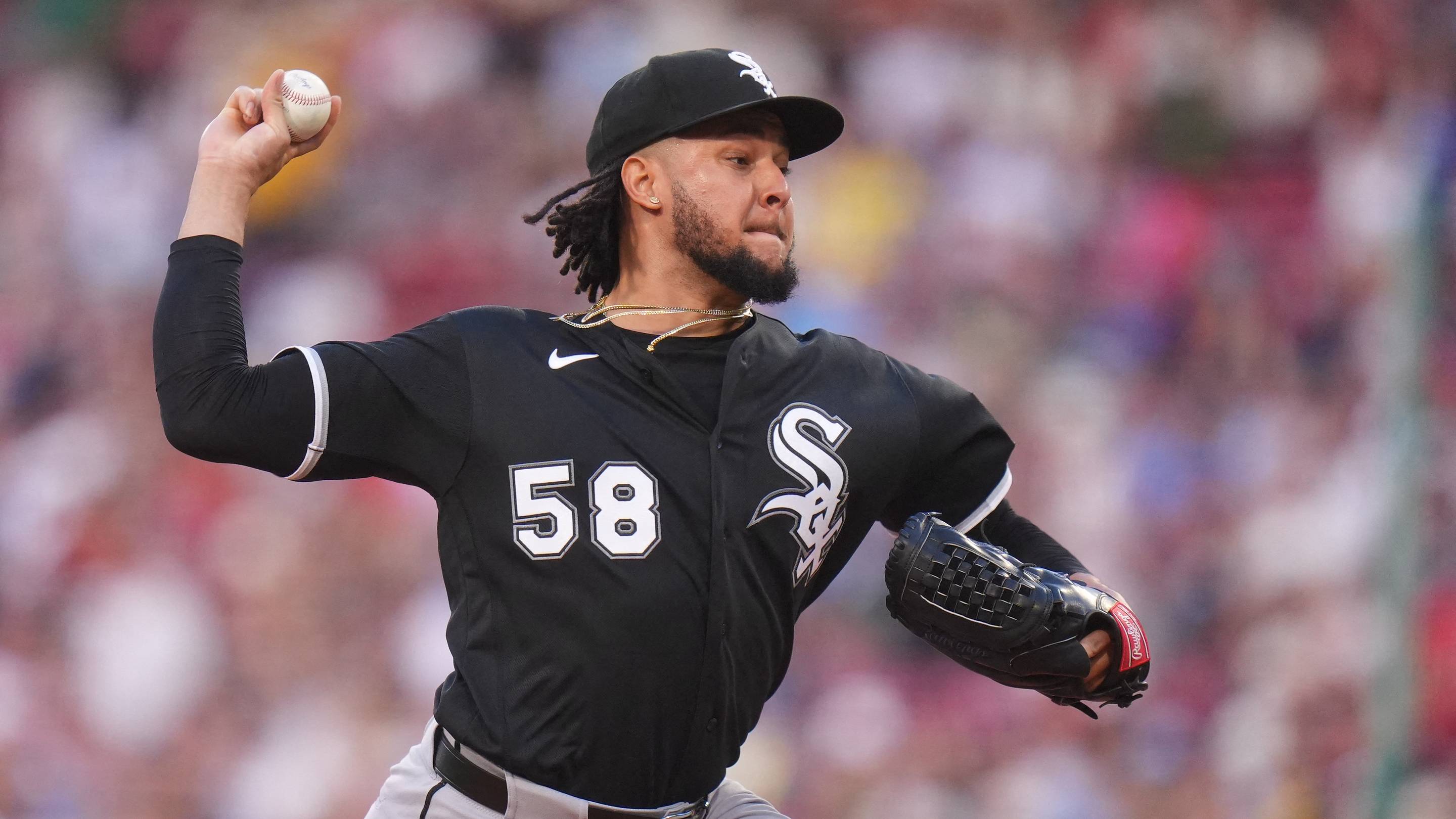Luis Castillo’s White Sox Debut Delivers Cruel Irony for the Mariners