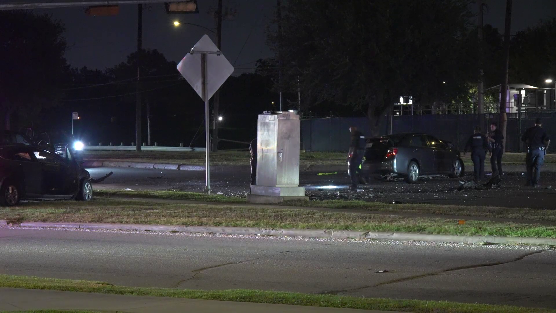 Driver killed in collision after running red lights in SE Houston, police say