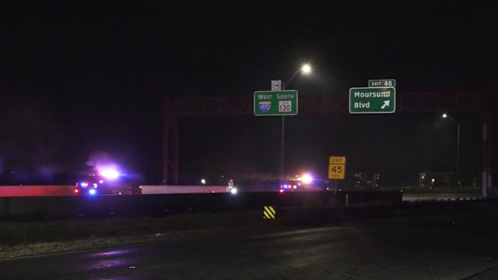 Man killed in crash after vehicle flips into oncoming lanes on Loop 410, SAPD says