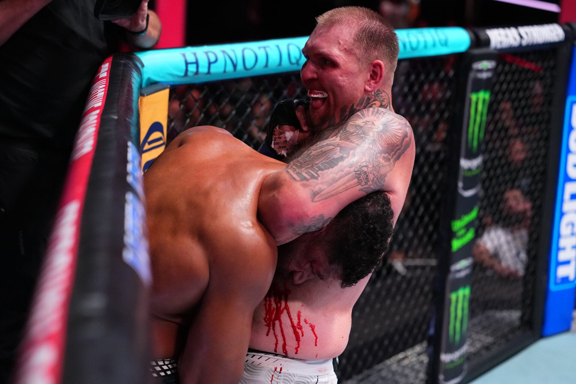 UFC Heavyweight who once weighed 525lb, Steven Asplund, returns with decision victory at UFC Vegas 120