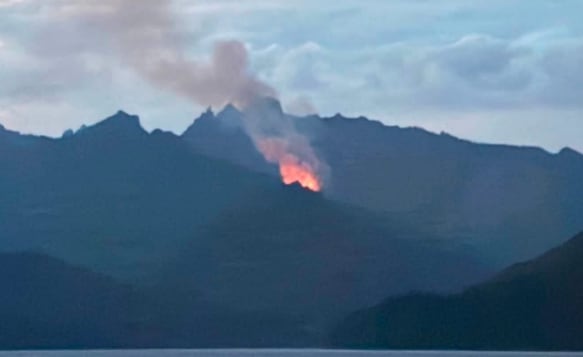 Racing the Flames: Fast-growing wildfire forces evacuations near Snoqualmie Pass & Kachess Lake