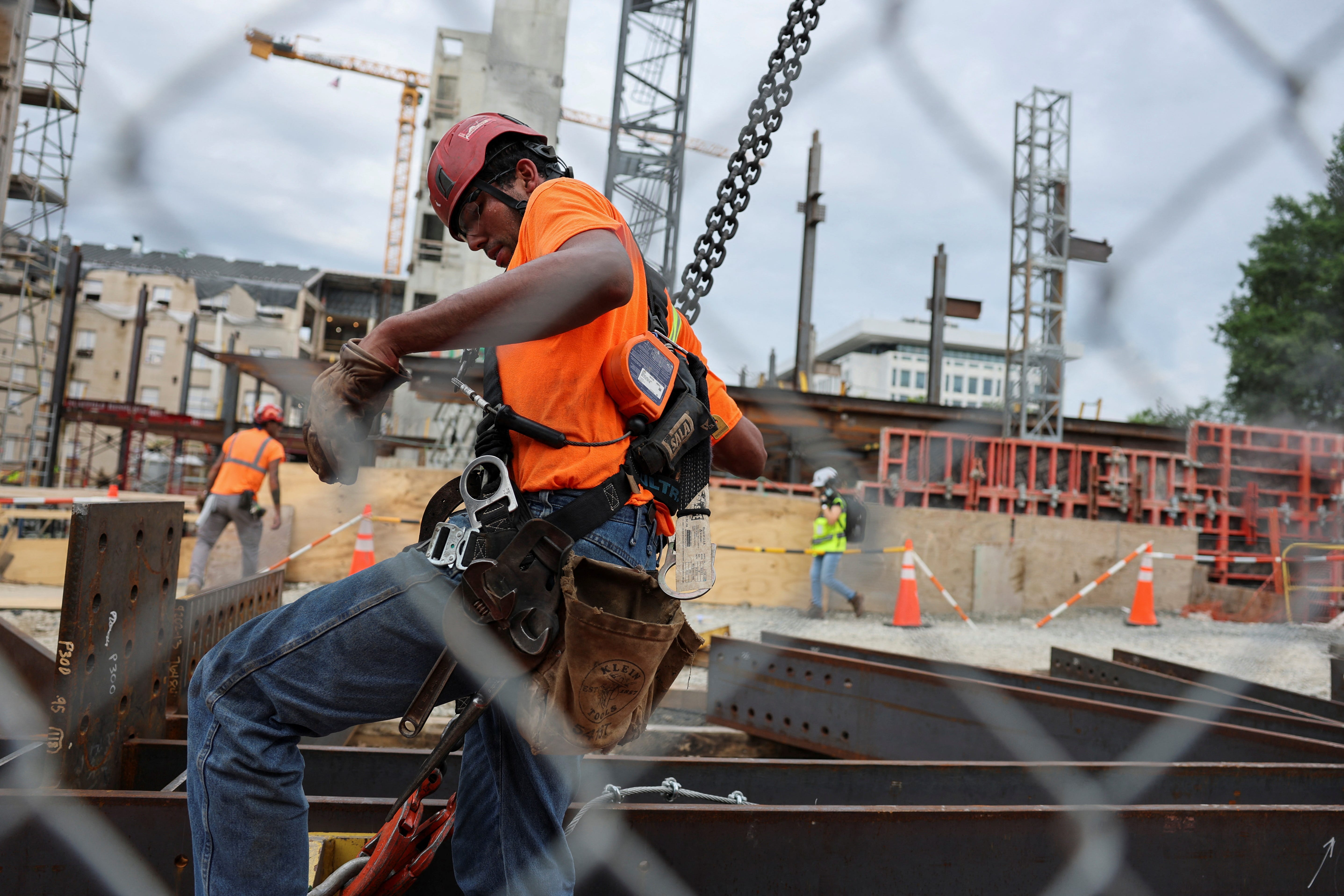 Construction wages reveal a growing divide in America's job market