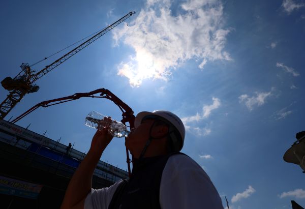 Heat Wave to Continue Nationwide, Rain Forecast for East Coast