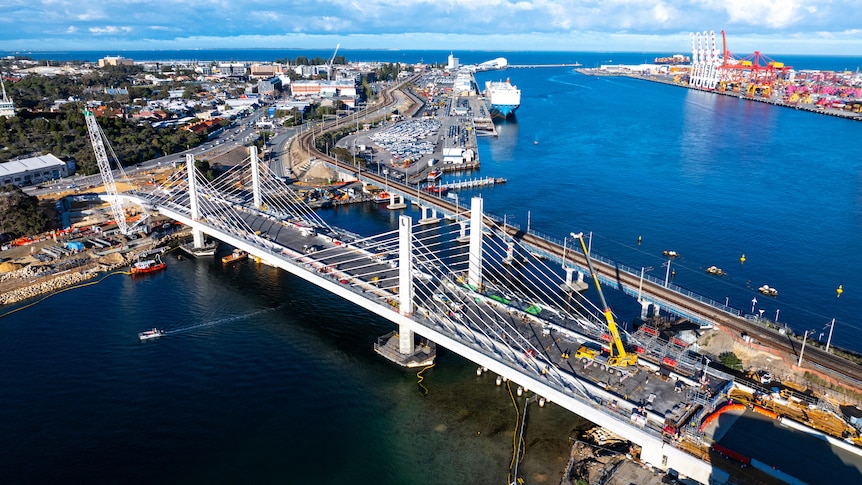 New Fremantle Traffic Bridge to open ahead of schedule