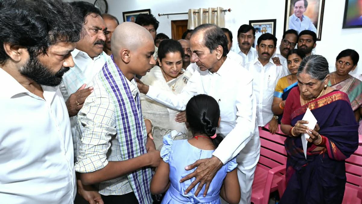 KCR visits Nallabelli, consoles bereaved family of Peddi Sudarshan Reddy