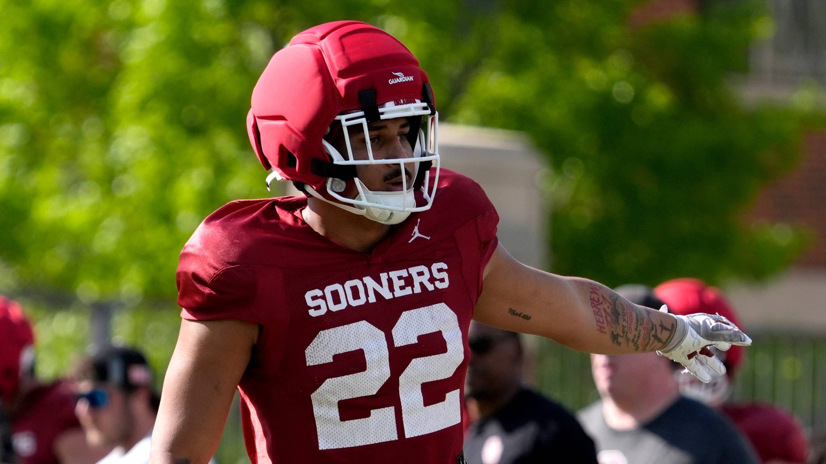 Why Oklahoma's Jason Witten Thinks Young TE Trynae Washington Has a 'Bright Future'