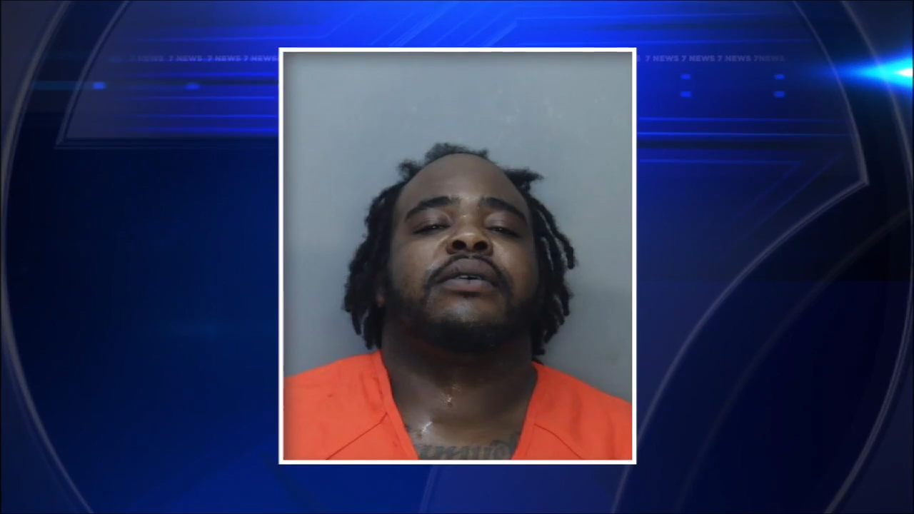 Restaurant owner in Miami recounts events that led to a man arrested after refusing to leave business